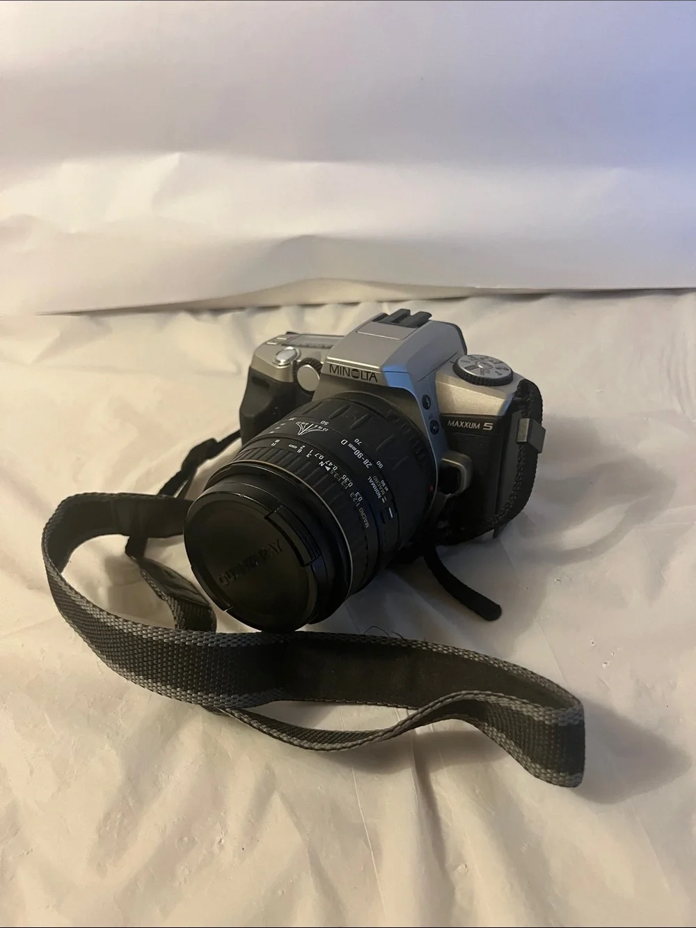 Minolta Maxxum 5 Silver & Black SLR Camera with Zoom Lens Untested